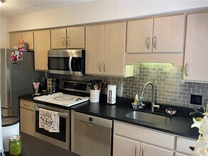 800 Mallery St in St. Simons Island, GA - Building Photo - Building Photo