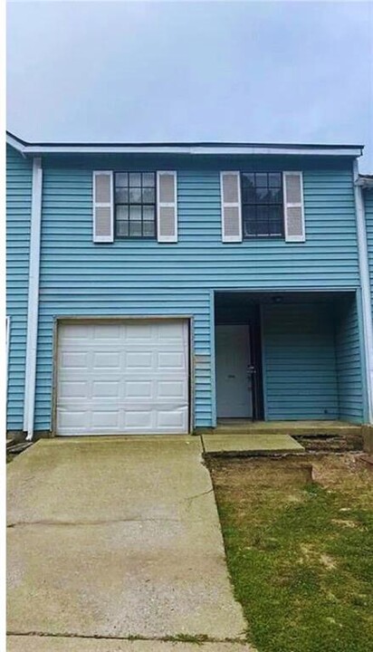 905 Pine Tree Trail in Atlanta, GA - Building Photo