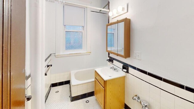 1800 Commonwealth Ave in Boston, MA - Building Photo - Building Photo