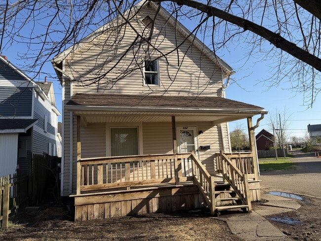 property at 934 4th St NW
