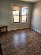 9757 S Avenue M, Unit 2 in Chicago, IL - Foto de edificio - Building Photo