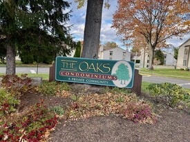 50 Little Oak Ln in Rocky Hill, CT - Building Photo