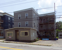 385-387 Cumberland Hill Rd in Woonsocket, RI - Foto de edificio - Building Photo