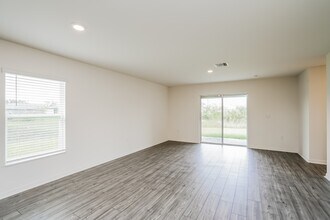 166 Blackstone Dr in Ft. Myers, FL - Foto de edificio - Building Photo