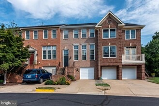 20339 Brentmeade Terrace in Sterling, VA - Building Photo - Building Photo
