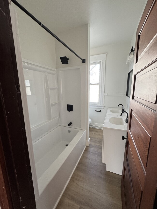 2241 Burnet Ave in Cincinnati, OH - Building Photo - Building Photo