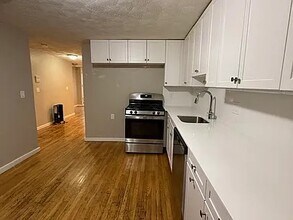 7-1 Medford St, Unit 1 in Chelsea, MA - Foto de edificio - Building Photo