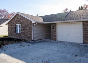 130 Pierre Pl, Unit 130 in Lima, OH - Building Photo