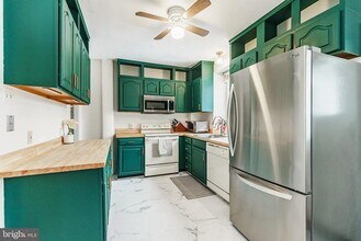 452 Renfrew Ave in Ambler, PA - Foto de edificio - Building Photo