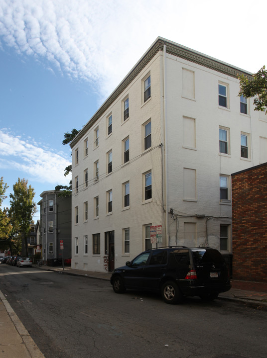 4-6 Douglas St in Cambridge, MA - Building Photo