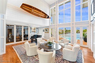 481 21st Ave S in Naples, FL - Building Photo