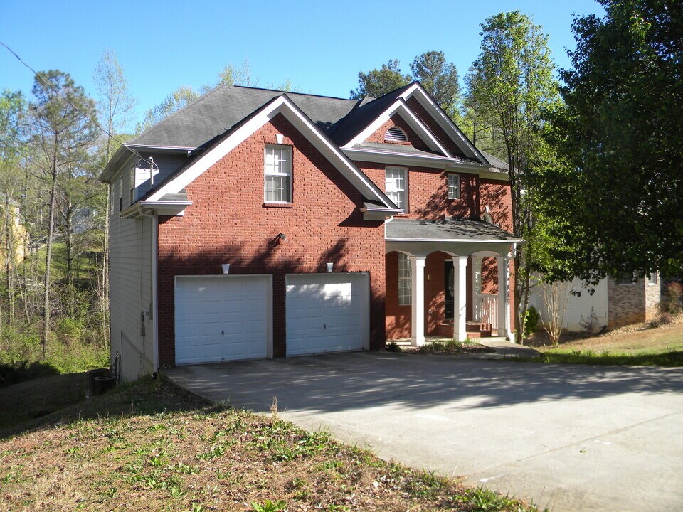 6439 Swift Creek Dr in Lithonia, GA - Building Photo