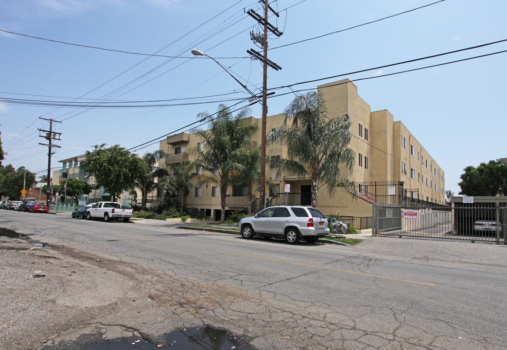 Valerio Palms in Van Nuys, CA - Building Photo