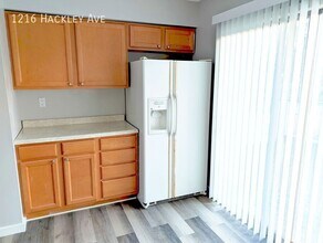 1216 Hackley Ave in Des Moines, IA - Building Photo - Building Photo