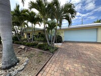 542 Coconut St in Satellite Beach, FL - Foto de edificio - Building Photo