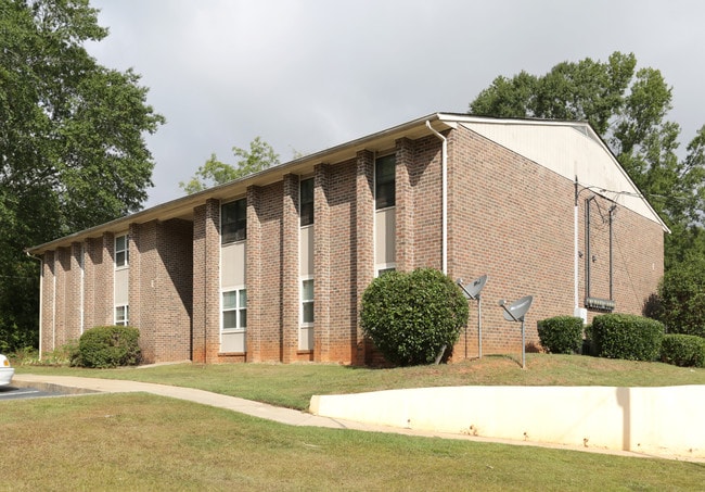 Wood Glen Apartments in Lagrange, GA - Building Photo - Building Photo