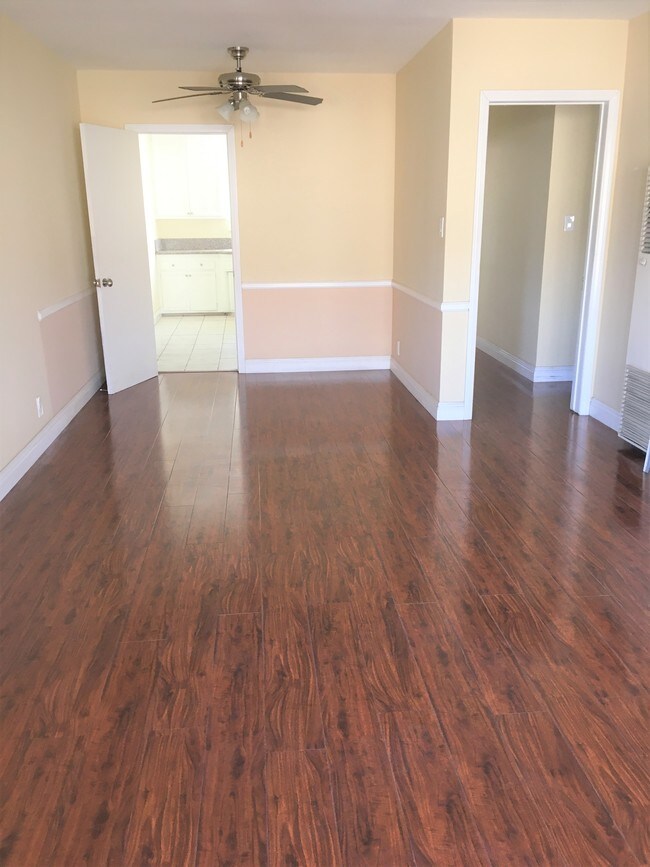 7357 Woodman Ave Apartments and Nearby Los Angeles Apartments For Rent Los Angeles, CA