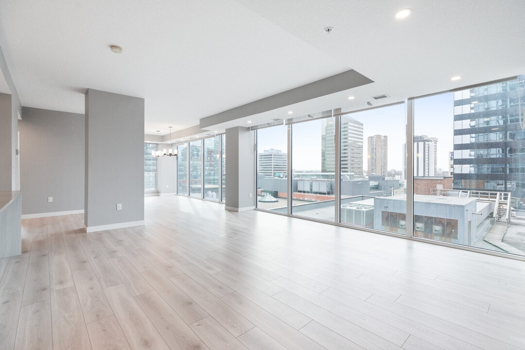 10180-103 103 St NW in Edmonton, AB - Building Photo