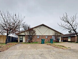 1101 Suburban St in Cedar Hill, TX - Building Photo