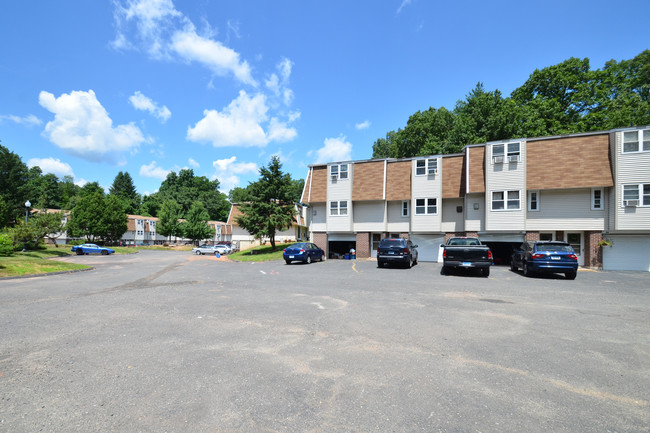 Wheeler Village Apartments in Southington, CT - Foto de edificio - Building Photo