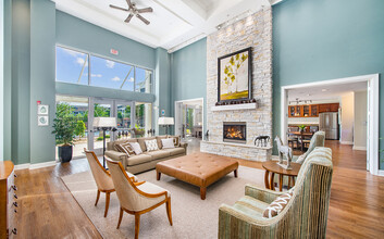 MAA Stonefield in Charlottesville, VA - Building Photo - Building Photo
