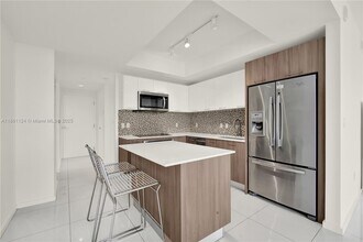 5300 Paseo Blvd in Doral, FL - Building Photo - Building Photo