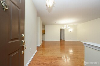 131 Greenlawns Dr in Lakewood, NJ - Building Photo - Building Photo