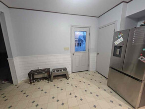 24 Harvard St in Uxbridge, MA - Foto de edificio - Building Photo