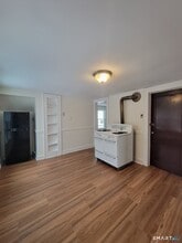 14 Richard St in Ansonia, CT - Foto de edificio - Building Photo