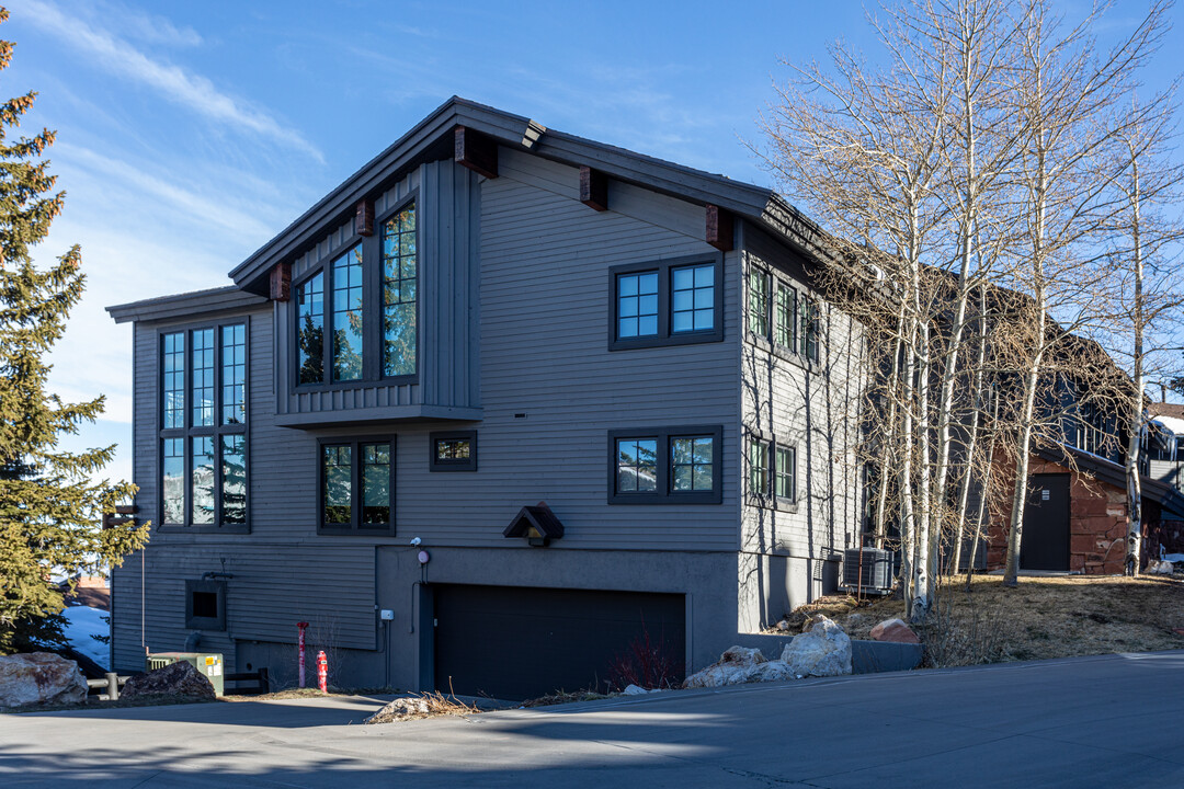 8200 Royal St E in Park City, UT - Building Photo