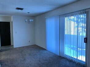 2156 Roundhouse Rd in Sparks, NV - Building Photo - Building Photo