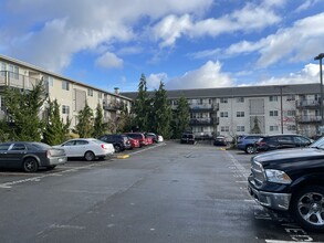 West Ridge Apartments in Everett, WA - Building Photo - Building Photo