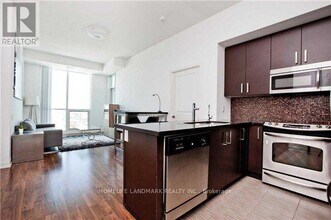 17 Anndale Dr in Toronto, ON - Building Photo - Building Photo