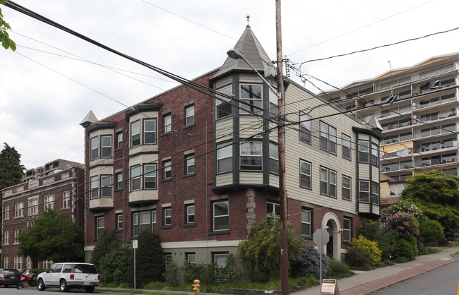 BK Bernkastle Apartments in Seattle, WA - Building Photo - Building Photo