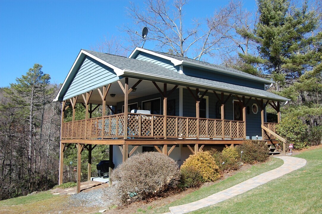 331 Idlewild Mountain Estates Rd in West Jefferson, NC - Building Photo
