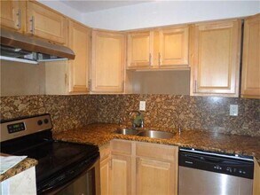 16851 NE 21st Ave in North Miami Beach, FL - Building Photo - Building Photo