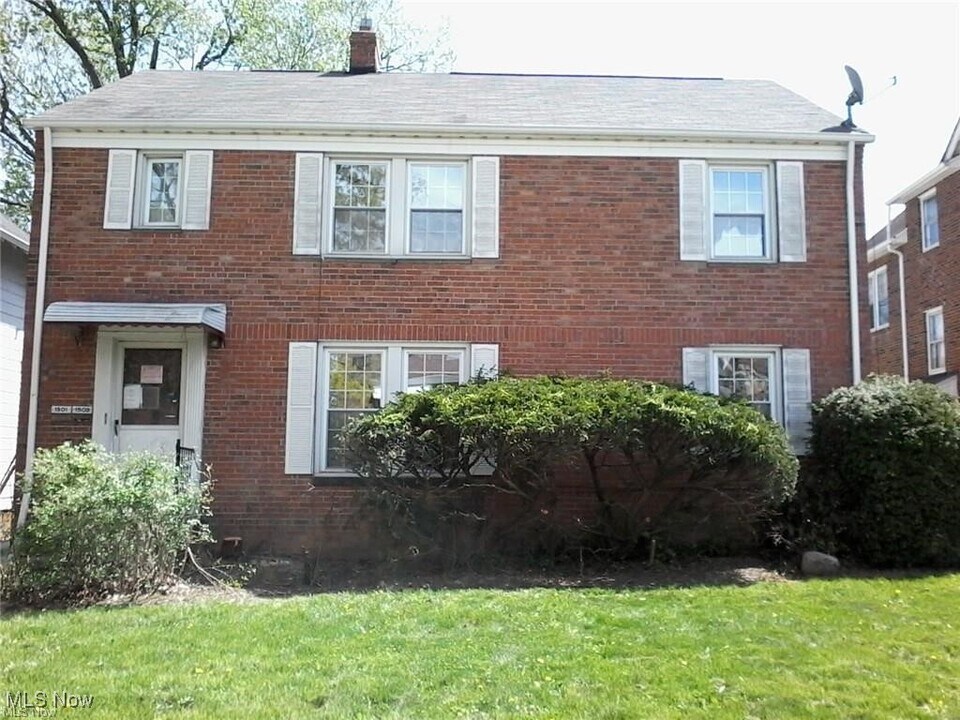 1501 Genesee Rd-Unit -Dwn in South Euclid, OH - Building Photo