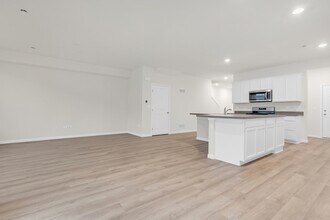 5913 Hawkweed Dr in Naperville, IL - Building Photo - Building Photo