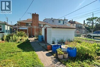 875 Parent Parent  MAIN LEVEL in Windsor, ON - Building Photo - Building Photo