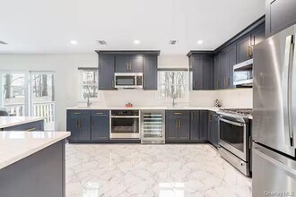 9 E Stemmer Ln in Suffern, NY - Building Photo - Building Photo