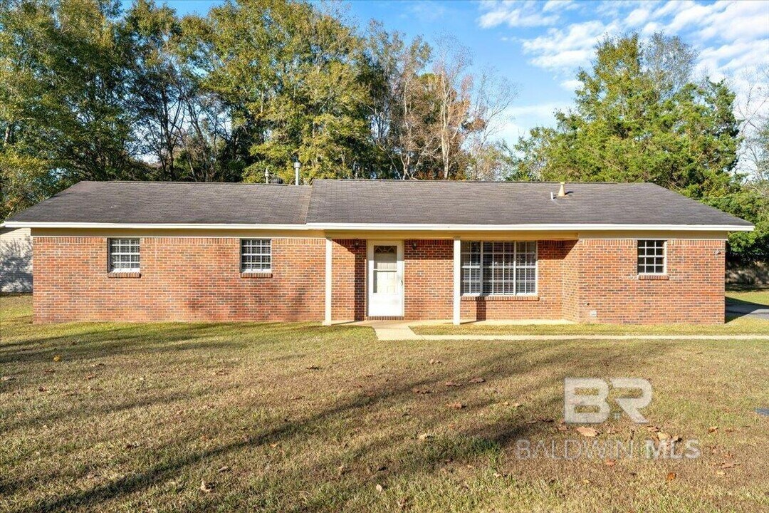 101 Stover Dr in Bay Minette, AL - Building Photo