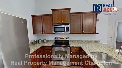 1043 Tideline Dr in Leland, NC - Building Photo - Building Photo