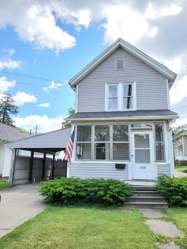 888 1st St NE Rentals in Massillon, OH