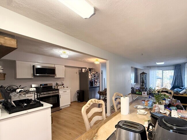 58 Lake St in Waltham, MA - Building Photo - Building Photo