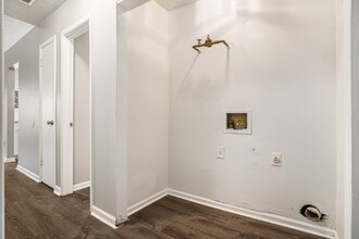 5472 Glen Haven Dr in Atlanta, GA - Building Photo - Building Photo