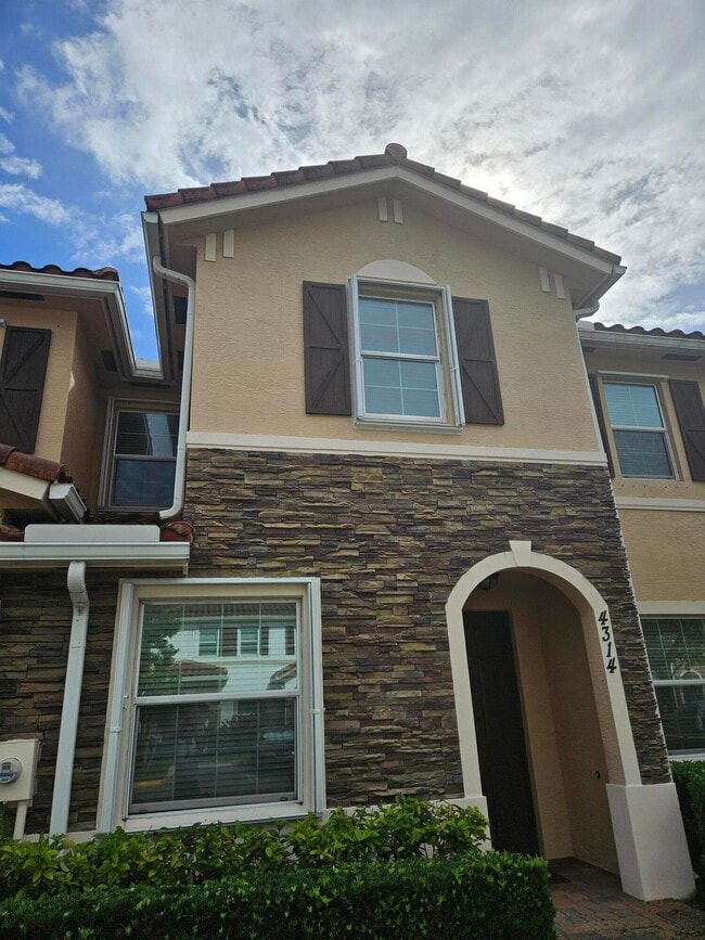 4314 Maybelle Ln in West Palm Beach, FL - Building Photo - Building Photo