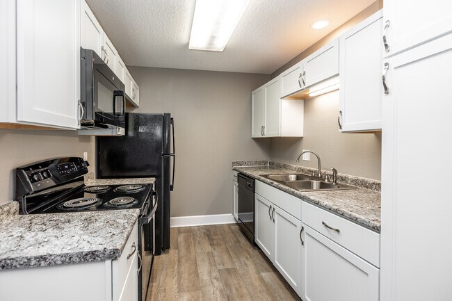 Regency Woods in West Des Moines, IA - Building Photo - Interior Photo