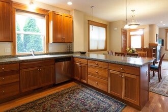 1807 Columbia St in Hood River, OR - Building Photo - Building Photo