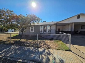225 N New York Ave in Alamogordo, NM - Building Photo