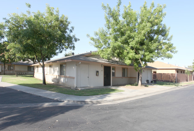 Alta Vista Apartments in Orosi, CA - Foto de edificio - Building Photo